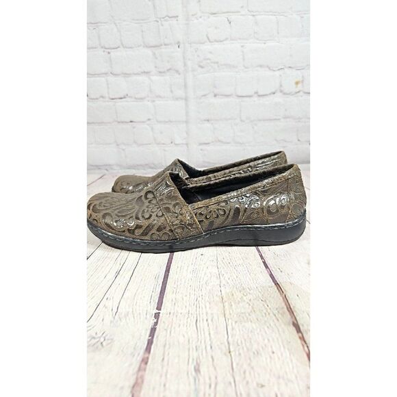 Boc Born Concept Brown Tooled Clogs Slip On Flats Women's Shoe Size 7 - Picture 1 of 8